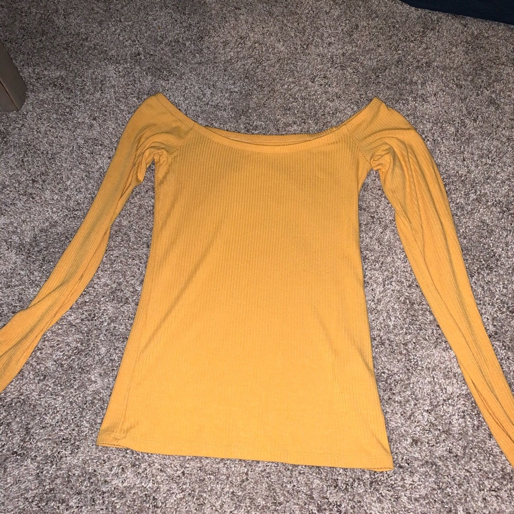 hollister of of the shoulders top